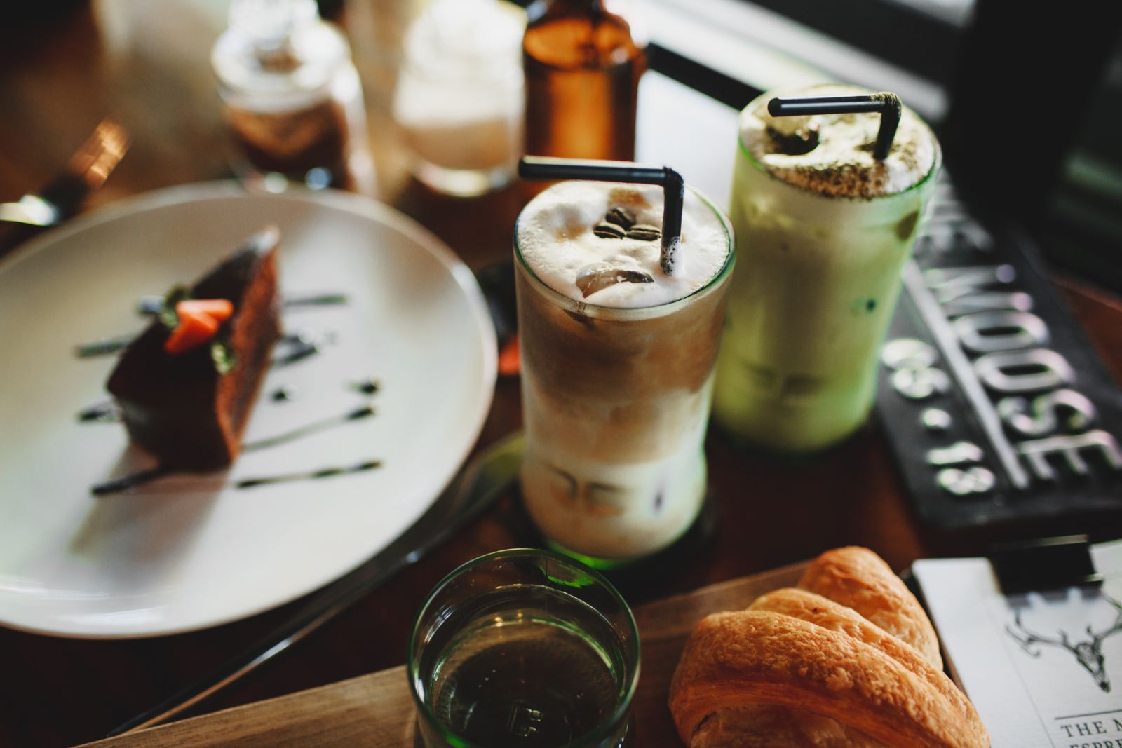 Las bebidas de café más refrescantes con tu cafetera automática.