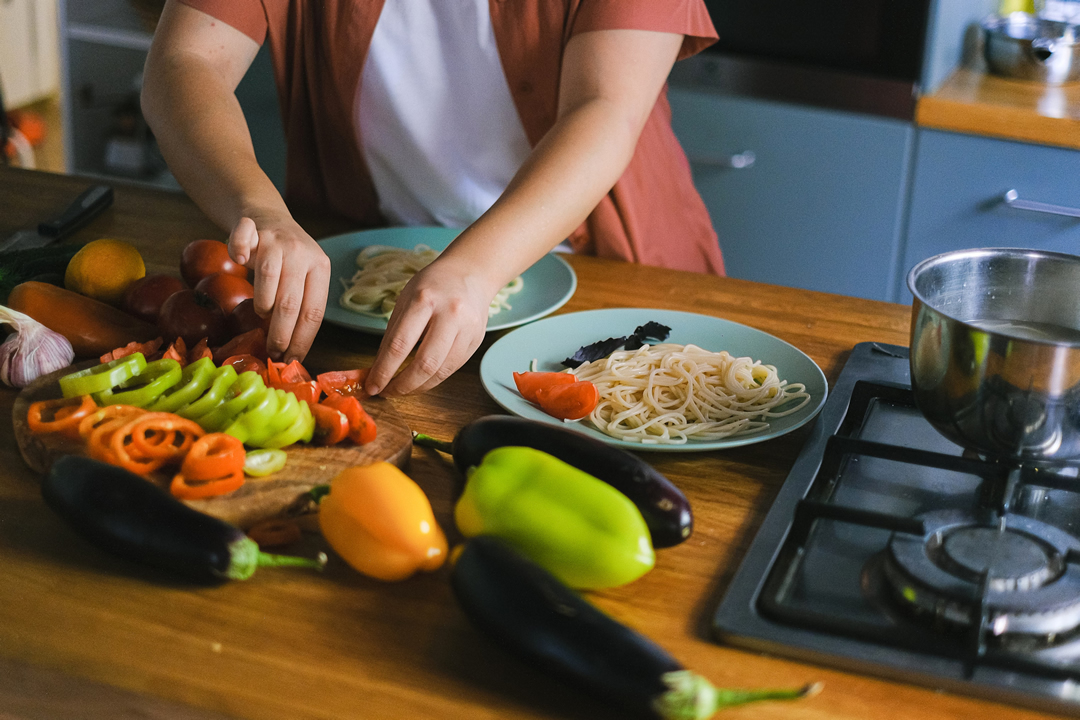 Pequeños trucos de chef que pueden transformar una receta cotidiana